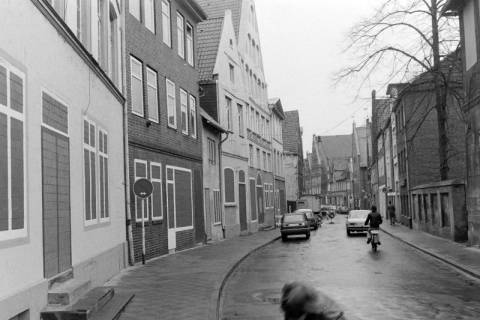 ARH NL Mellin 02-144/0008, An die Hauswand gemalte Hauseingänge, Lüneburg?, um 1975