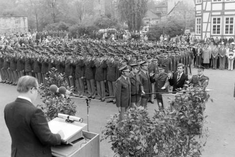 ARH NL Mellin 02-145/0003, Vereidigung(?) von Polizisten, Hann. Münden, um 1975