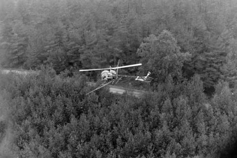 ARH NL Mellin 02-145/0013, Helikopter (Bell 47) des "Air Lloyd Pflanzenschutz" zum Streuen von Insektiziden, um 1975