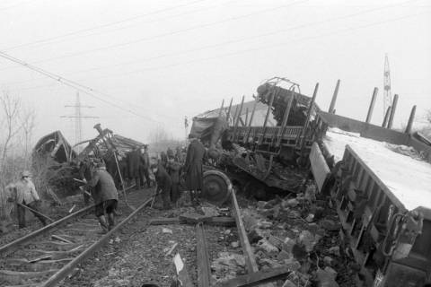 ARH NL Mellin 02-147/0004, Zugunglück eines Güterzuges, um 1975