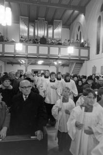 ARH NL Mellin 02-150/0015, Altarweihe(?) in der St. Bernward Kirche, Lehrte, um 1975