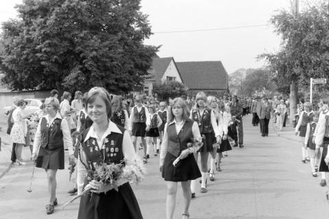 ARH NL Mellin 02-167/0001, Schützenumzug, Ahlten, um 1975