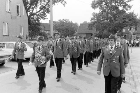 ARH NL Mellin 02-167/0004, Schützenumzug, Ahlten, um 1975