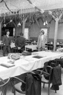ARH NL Mellin 02-169/0006, Betrugs-Prozess im Saal des Hotels Deutscher Kaiser, Uetze, um 1975