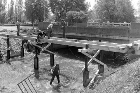 ARH NL Mellin 02-170/0025, Bau einer Flussbrücke, um 1975