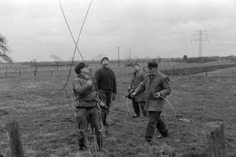 ARH NL Mellin 02-180/0016, Reparatur/Aufspannen von Kabeln auf einen Freimasten, um 1970