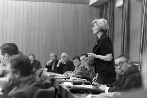 ARH NL Mellin 02-181/0017, Versammlung in einem Rathaus, Burgdorf?, um 1970