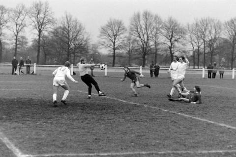 ARH NL Mellin 02-185/0016, Fußballspiel, um 1970