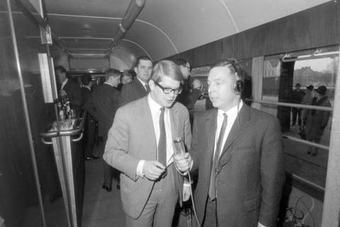 ARH NL Mellin 02-193/0004, Interview in einem Zug, Hameln?, um 1970