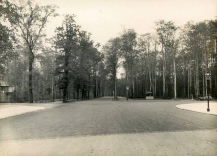 ARH Slg. Mütze 345, Blick von der Adenauerallee auf die Bernadotteallee, Hannover, um 1935