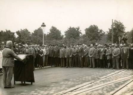 ARH Slg. Mütze 352, Ansprache zur Wiedereröffnung der Podbielskistraße, die als Zubringerstraße zur neuen Reichsautobahn ausgebaut wurde, Hannover, 1936