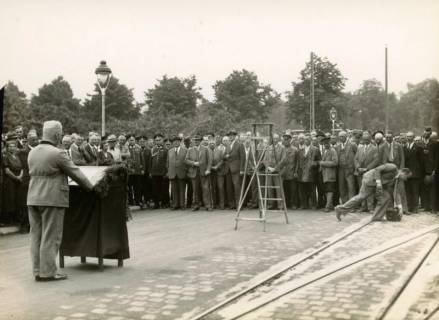 ARH Slg. Mütze 353, Ansprache zur Wiedereröffnung der Podbielskistraße, die als Zubringerstraße zur neuen Reichsautobahn ausgebaut wurde, Hannover, 1936