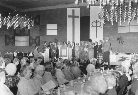 ARH Slg. Bartling 79, Frauennachmittag der evangelischen Kirchengemeinde im Bürgersaal des FZZ, um 1985