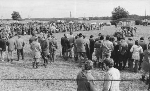 ARH Slg. Bartling 290, Vorführung von landwirtschaftlichen Geräten und Maschinen auf einem Feld in Mecklenhorst, 1974