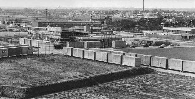 ARH Slg. Bartling 401, Bau des Hallenbades, Blick vom Dach des Kreiskrankenhauses, 1971