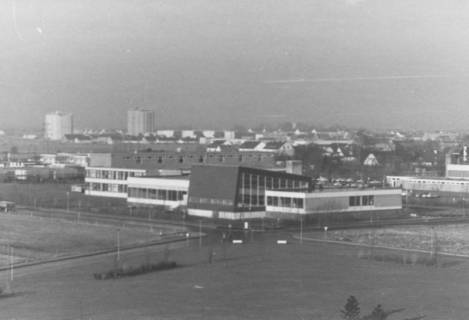 ARH Slg. Bartling 427, Blick auf das Hallenbad vom Dach des Krankenhauses, um 1972