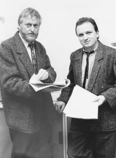 ARH Slg. Bartling 481, Der Leiter der Stadtwerke Bernd Möller (links) mit Udo Gubba, Neustadt a. Rbge., um 1985