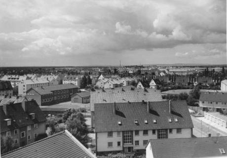 ARH Slg. Bartling 505, Blick vom Turm der katholischen Kirche St. Peter und Paul nach Westen (Schornstein der Firma Kuhlmann), um 1975