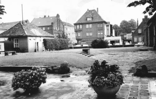 ARH Slg. Bartling 590, Kirchplatz vor der Umgestaltung, 1972