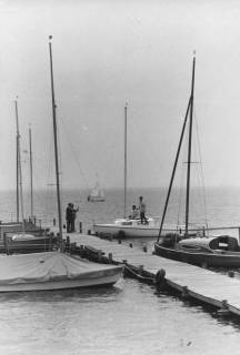 ARH Slg. Bartling 1095, Landungssteg mit angelegten Booten, Steinhuder Meer, um 1980