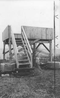 ARH Slg. Bartling 1203, Nordufer, die Treppe zur Aussichtsplattform am Vogeldamm erhält eine Gründung, Steinhuder Meer, 1974