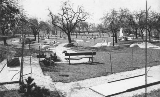 ARH Slg. Bartling 1503, Minigolfanlage im Spätherbst, Neustadt a. Rbge, 1974