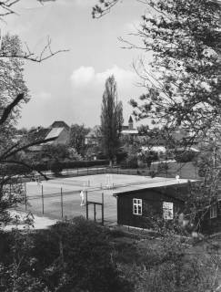 ARH Slg. Bartling 1547, Tennisplätze mit Baracke zwischen der Leutnantswiese und der Schloss-Bastion, Blick von der Bastion nach Westen, Neustadt a. Rbge., 1969