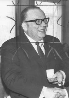 ARH Slg. Bartling 2083, Entgegennahme einer Ehrenmedaille durch Erich Heinz Ertl, 1974
