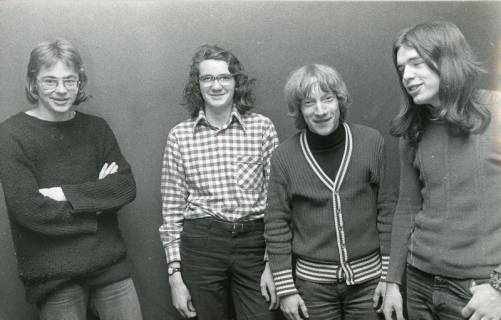 ARH Slg. Bartling 2270, Gruppenbild mit Schachspieler Bernd Fritze (links), Detlev Schulz, Andreas Pfingsten, N. N. , Neustadt a. Rbge., 1974