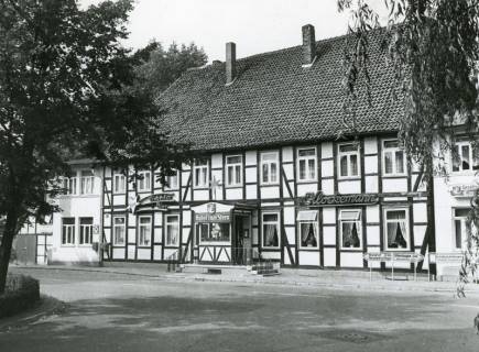 ARH Slg. Bartling 596, Hotel "Zum Stern", Inhaber: Kurt Klockemann, Hannoversche Straße 3, Außenansicht von Südosten, Neustadt a. Rbge., 1973