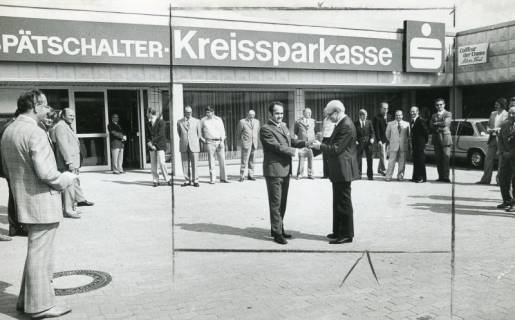 ARH Slg. Bartling 2770, Kreissparkasse Neustadt, Ansicht des Eingangsbereichs zum Spätschalter, Neustadt a. Rbge., 1974