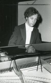 ARH Slg. Bartling 2925, Gymnasium an der Gaußstraße, Konzert mit dem Pianisten Michael Leuschner, Neustadt a. Rbge., 1974