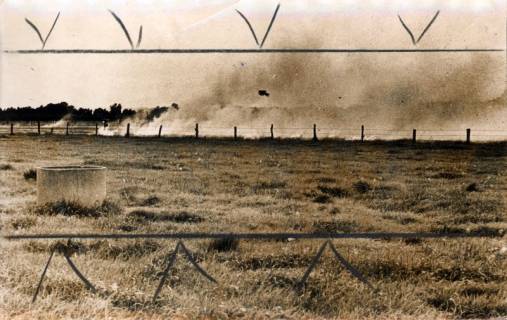 ARH Slg. Bartling 3280, Abflämmen eines Feldes (hinter einem Weidezaun), um 1974