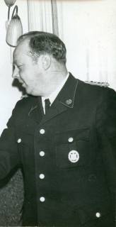ARH Slg. Bartling 3302, Horst Dempewolf in Feuerwehruniform, Neustadt a. Rbge., um 1980