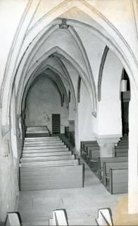 ARH Slg. Bartling 3472, Blick von Osten nach Westen auf das südliche Seitenschiff der Liebfrauenkirche, Neustadt a. Rbge., 1974