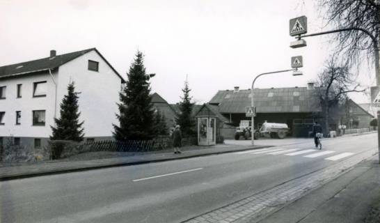 ARH Slg. Bartling 3921, Fußgängerüberweg über die Bordenauer Straße am Dorfteich, Bordenau, um 1985
