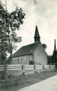 ARH Slg. Bartling 3965, St. Petri-Kirche mit Dachreiter, Blick von Nordwesten, Büren, um 1975