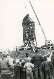 ARH Slg. Bartling 3970, Bockwindmühle nach Abnahme der Frontverkleidung, Blick über die Hinterköpfe der Zuschauer, Dudensen, 1988