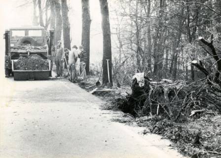 ARH Slg. Bartling 4003, Bauarbeiten am Randstreifen der Straße nach Esperke, um 1975