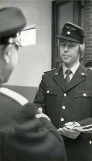 ARH Slg. Bartling 4012, Ehrung des Feuerwehrmannes Heinz-Ludwig Metterhausen aus Esperke, 1973