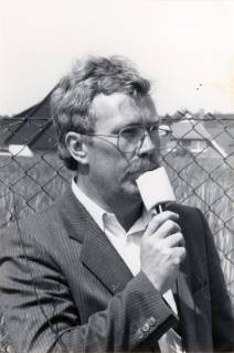 ARH Slg. Bartling 4079, 1. Vorsitzender Achim Büscher des STK Eilvese mit Mikrofon, Eilvese, um 1980