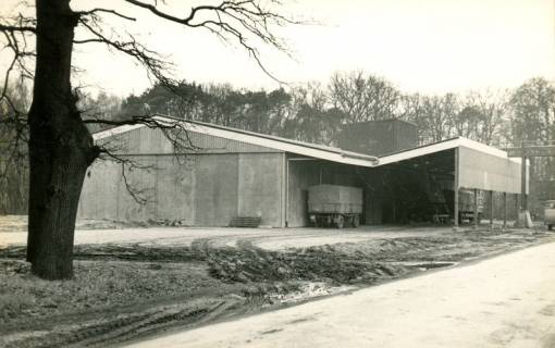 ARH Slg. Bartling 4257, Landwirtschaftliche Lager- und Speicherhalle, errichtet mit Unterstützung der Spar- und Darlehnskasse, Außenansicht, Helstorf, 1971