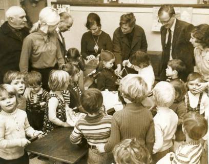 ARH Slg. Bartling 4958, Besichtigung des Kinderspielkreises des Landkreises, Suttorf, 1972