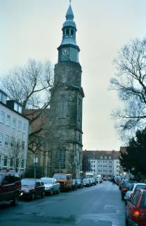 ARH Slg. Bürgerbüro 86, Blick von der Roten Reihe auf den Turm der St. Johannis Kirche am Neustädte Markt, Calenberger Neustadt, 2001