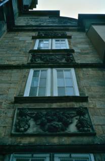 ARH Slg. Bürgerbüro 88, Blick auf die Fassade und Fenster der Stadtkirche St. Johannis am Neustädter Markt, Calenberger Neustadt, 2001