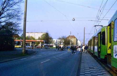 ARH Slg. Bürgerbüro 145, Aussteigende Fahrgäste an der Haltestelle Spannhagengarten, Podbielskistraße, Vahrenwald-List, zwischen 1995/2005
