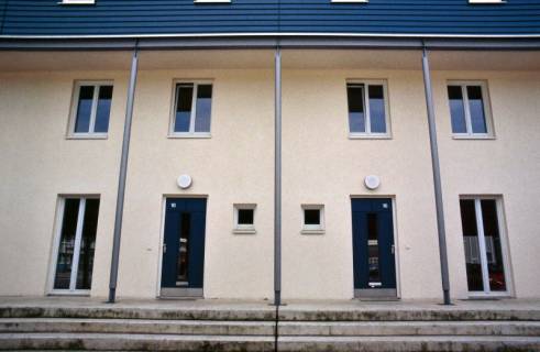 ARH Slg. Bürgerbüro 210, Frontseite des Wohngebäudes am Alten Gutshof 16 und 18, Marienwerder, 1997