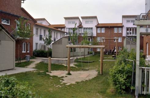 ARH Slg. Bürgerbüro 224, Innenhof einer Wohnsieldung, Marienwerder, 1997