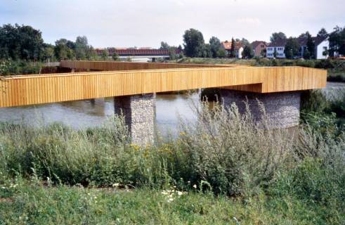 ARH Slg. Bürgerbüro 253, Mittellandkanal "An der Holzbrücke" in der Nähe der Pasteurallee mit der Brücke vom Messeschnellweg im Hintergrund, Groß-Buchholz, 2000