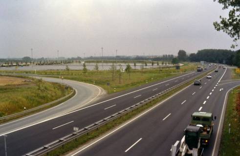 ARH Slg. Bürgerbüro 337, Blick auf den Messeschnellweg (B6) Richtung Expo von der Brücke der Lissabonner Allee, Hannover-Mittelfeld, 1998
